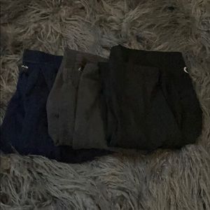Three pairs of leggings, comes with all.